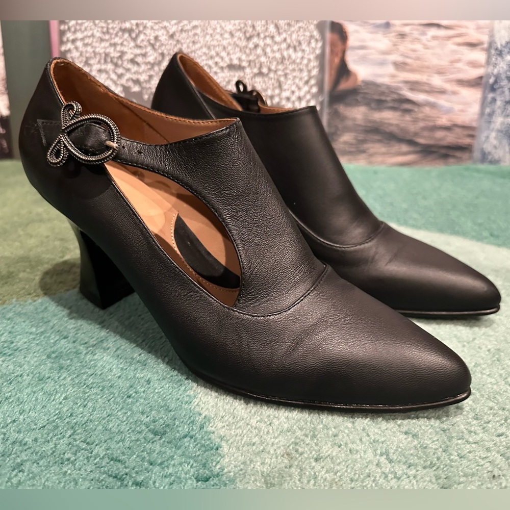 Fluevog LIKE NEW Poser Darla black asymmetrical buckle heel w/ side cutout - 8 - Picture 2 of 16